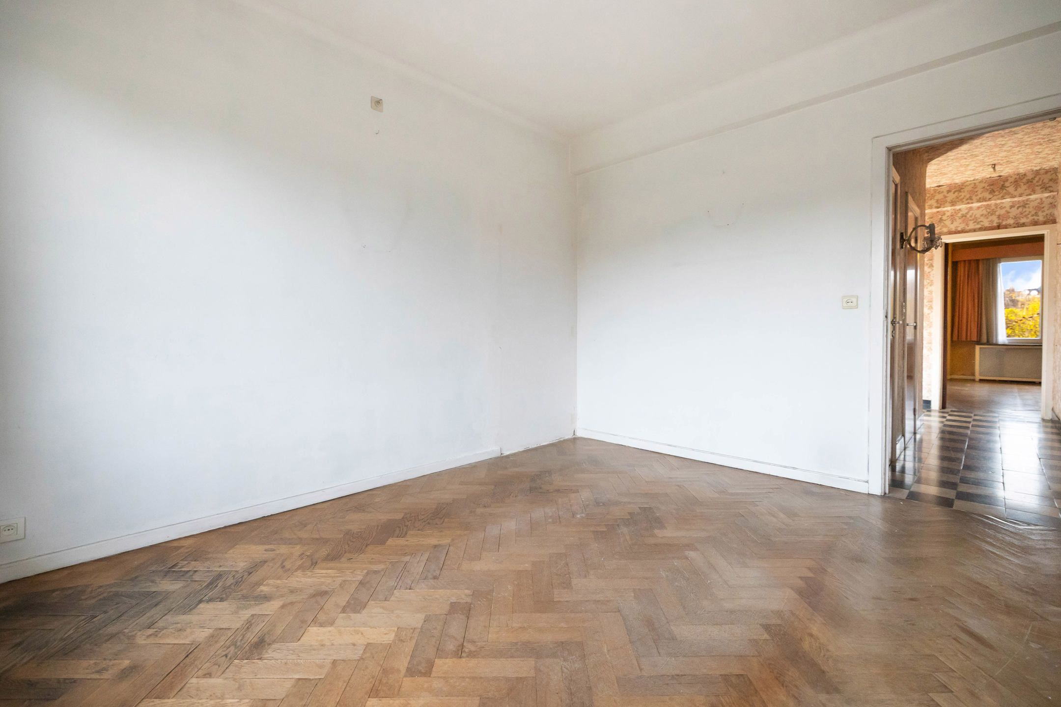 Appartement met 2 slaapkamers + terras : te renoveren foto 10