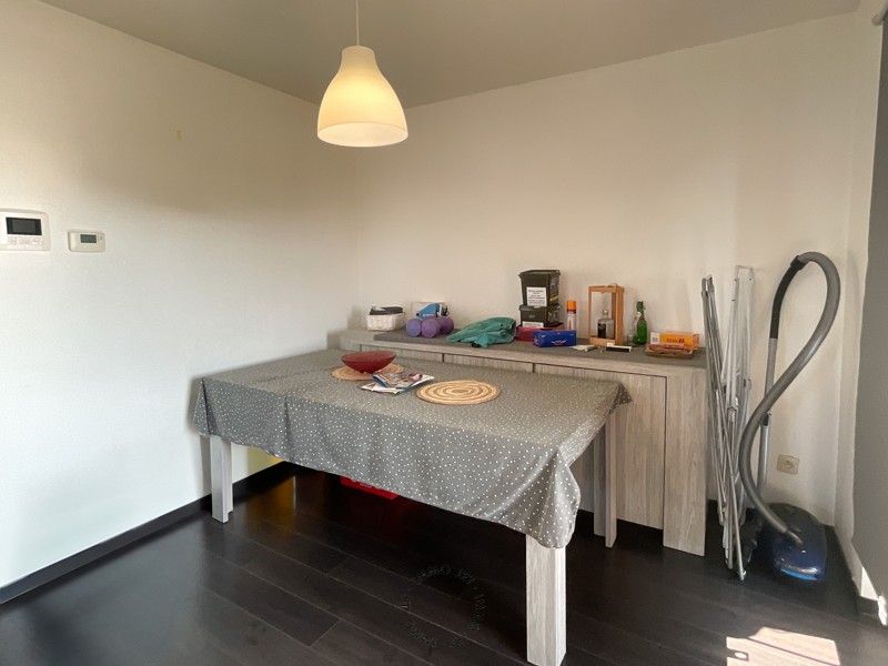 Centraal gelegen appartement met twee slaapkamers, terras en garage foto 3