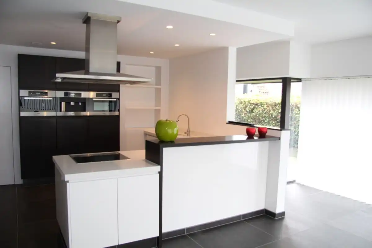 Moderne en ruime woning met 3 slk, terras en tuin  foto 4