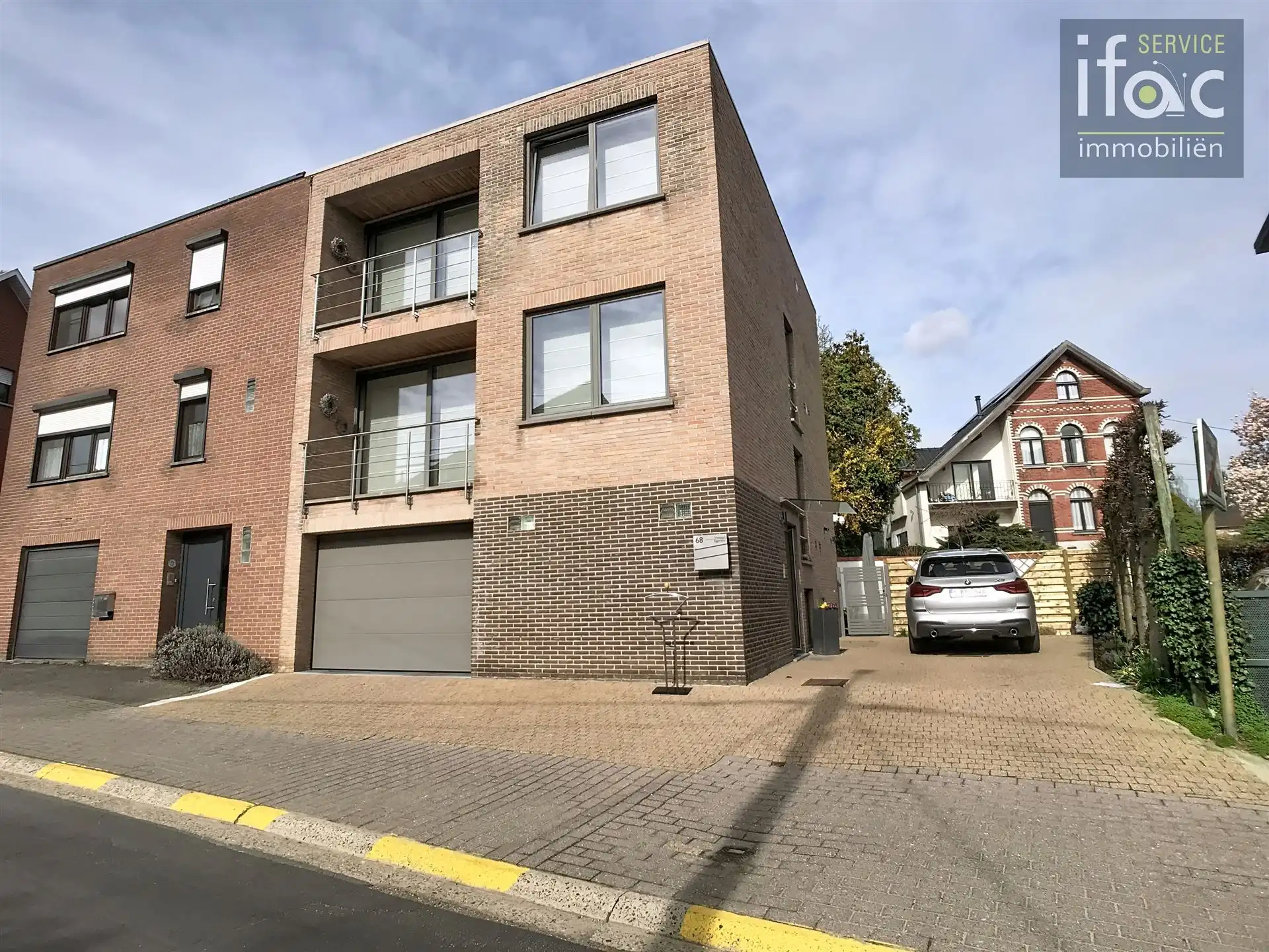 Super onderhouden 3 slaapkamer woning foto {{pictureIndex}}