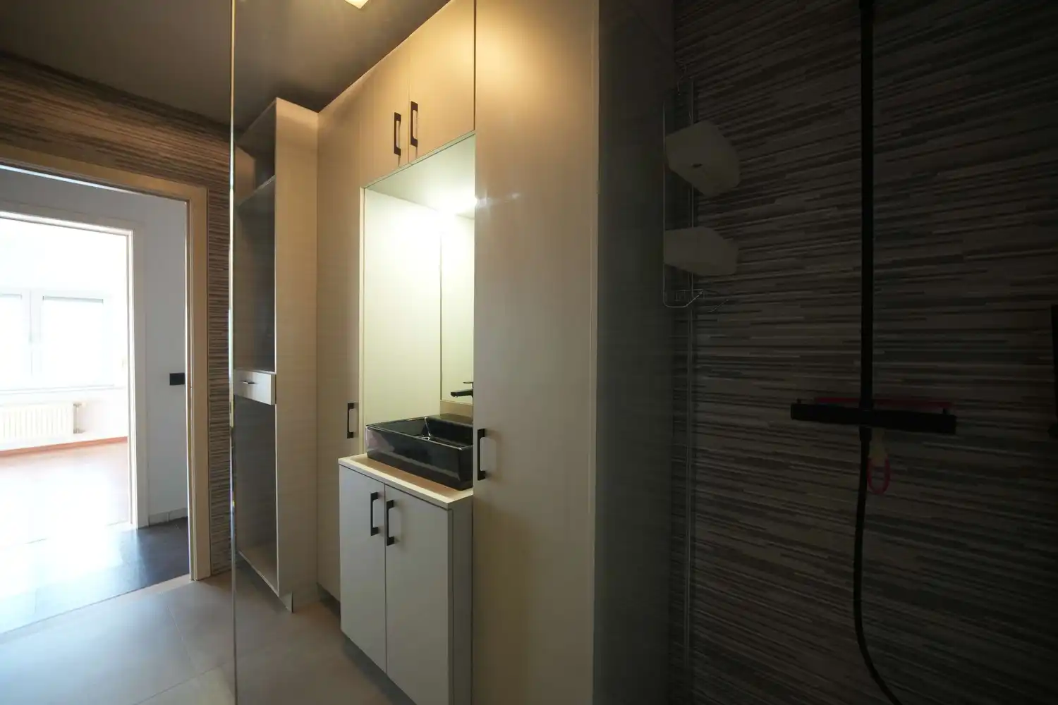 Ruim 3-slaapkamerappartement nabij centrum Genk met optie garage foto 9