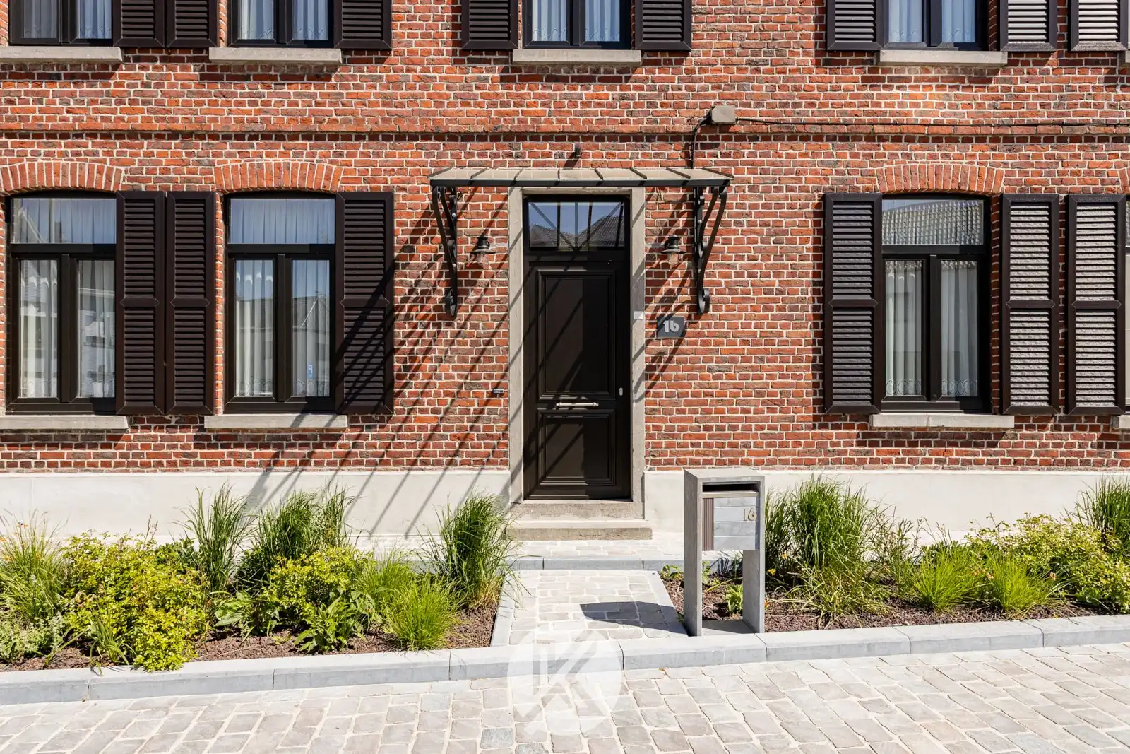 Ruime gerenoveerde karakterwoning foto 3