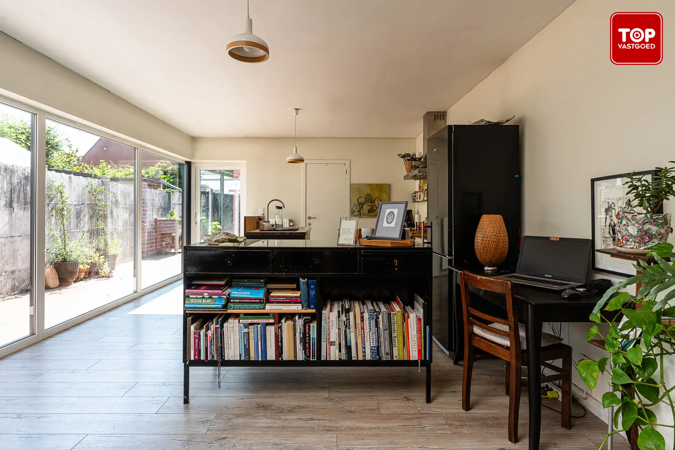 Hoofdfoto van de publicatie: Ruime woning met 3 slaapkamers, atelier en tuin in Avelgem