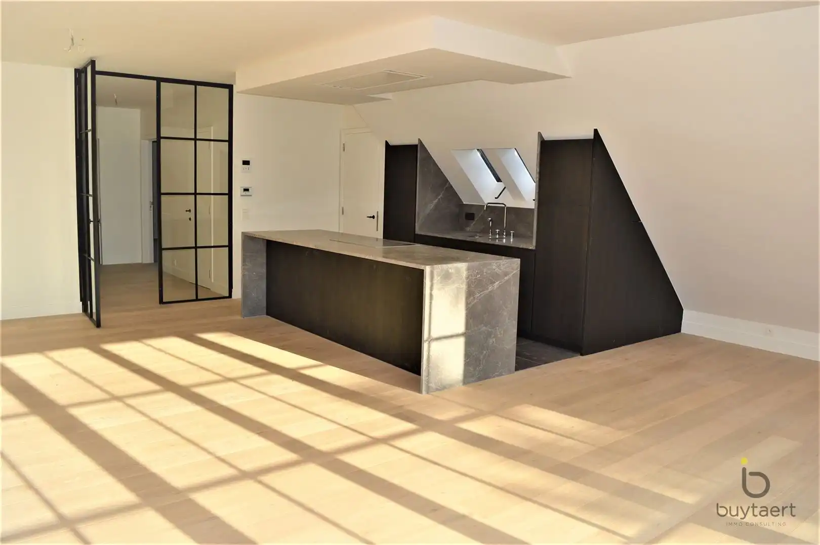 Standingvol en recent 2 slaapkamer appartement te Schilde. foto 5