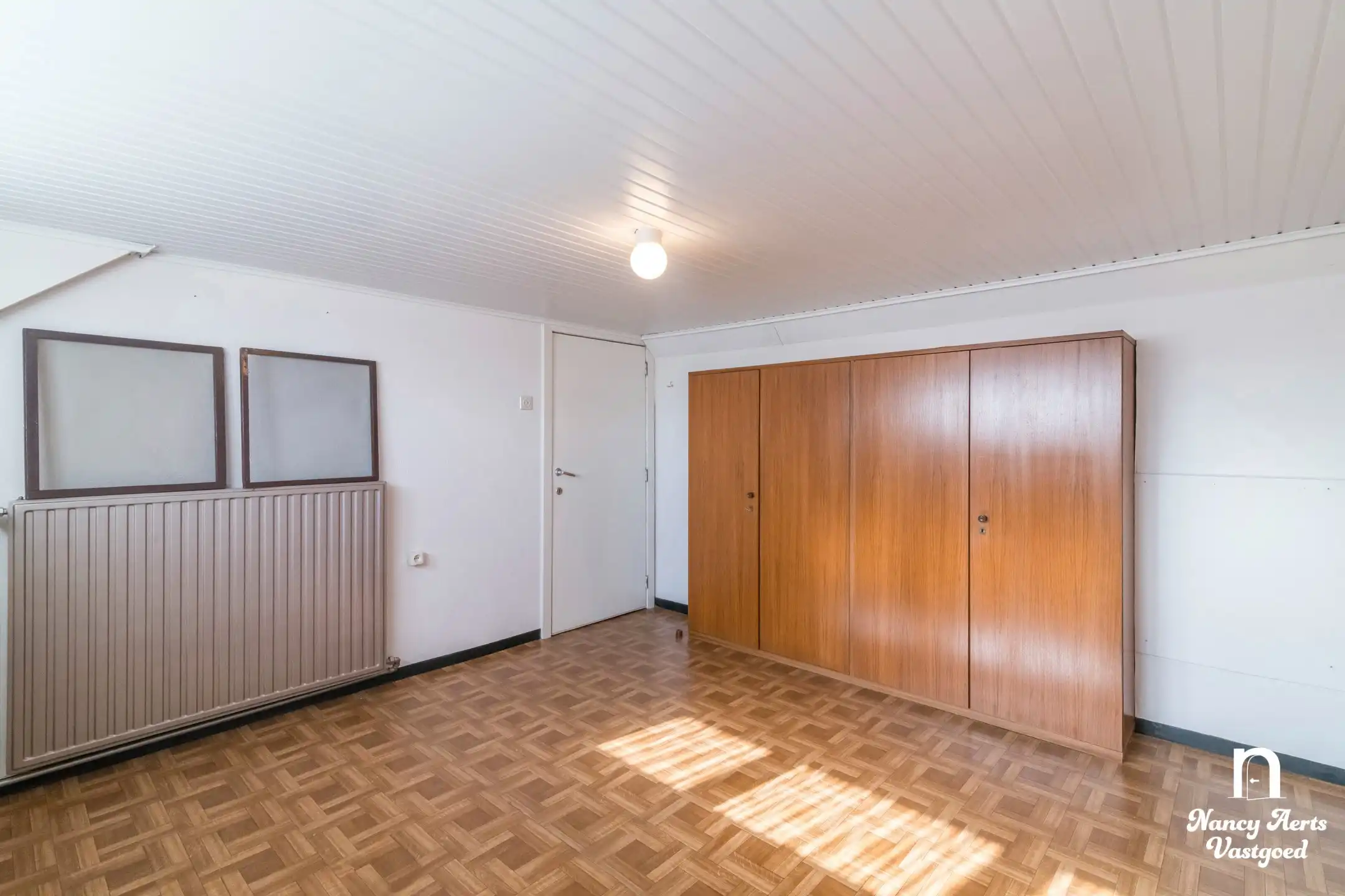 Karaktervolle woning met groene tuin in een rustige straat foto 36