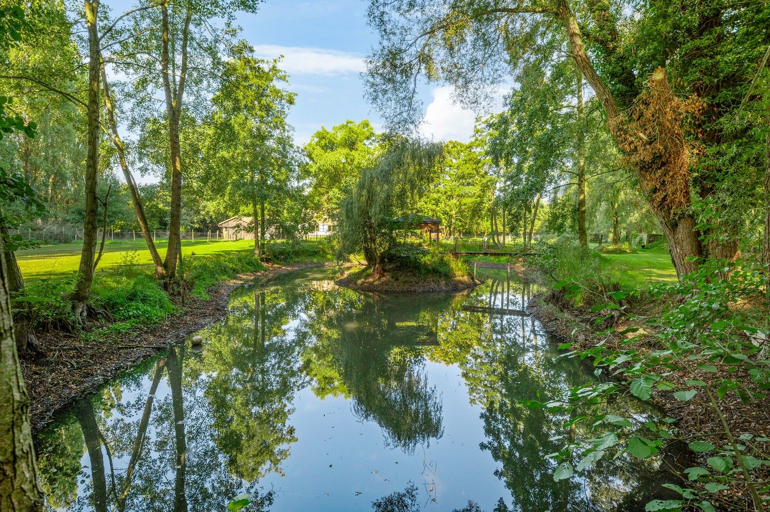 Charmante hoeve in een oase van groen foto 33