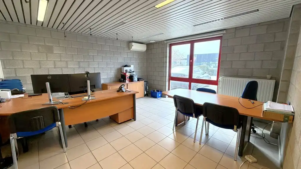 Bedrijfsgebouw met laadkades te huur nabij E313 in Olen foto 13