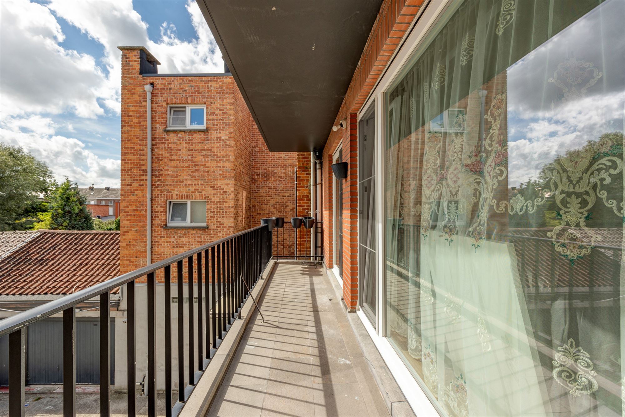 Gerenoveerd appartement met 2 slaapkamers en terras foto 9