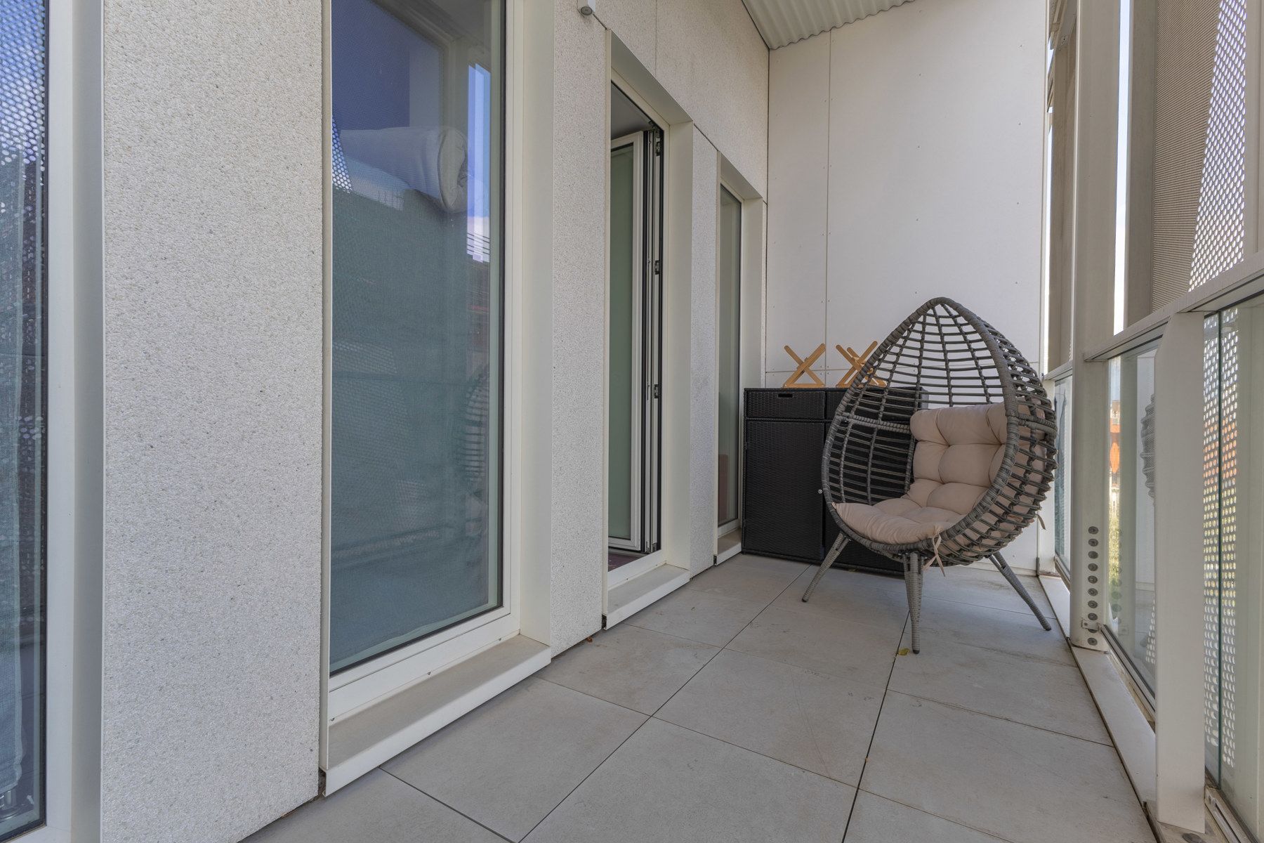 Recente studio met leuk terras en kelder foto 15
