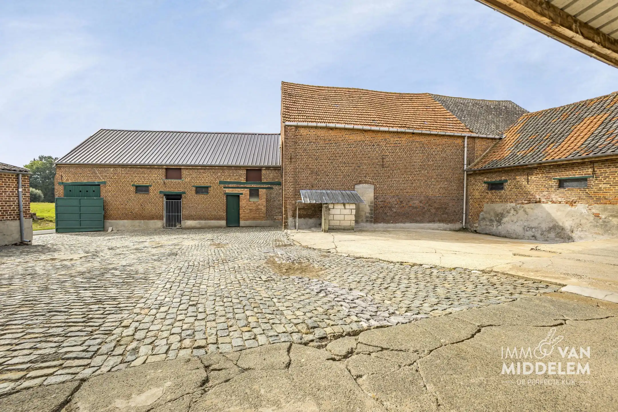 LANDELIJKE HOEVE MET BIJGEBOUWEN op ± 8,35 HECTAREN foto 19