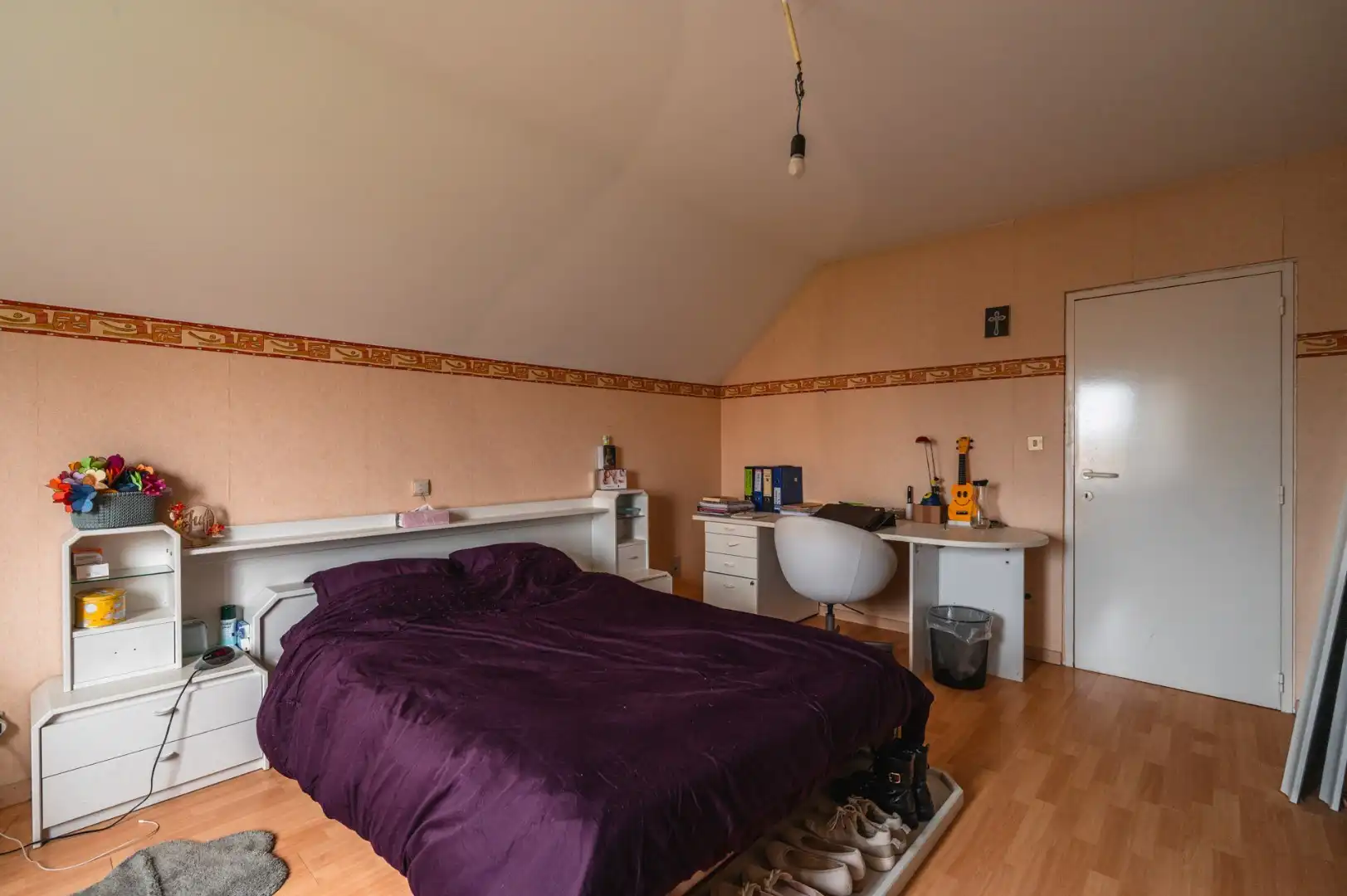 Villa met 6 kamers,  garage, 44 zonnepanelen, en veel ruimte op 810 m² foto 16