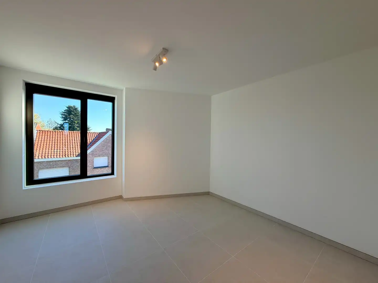 Instapklaar nieuwbouwappartement met 3 kamers & terras te Tielt! foto 8