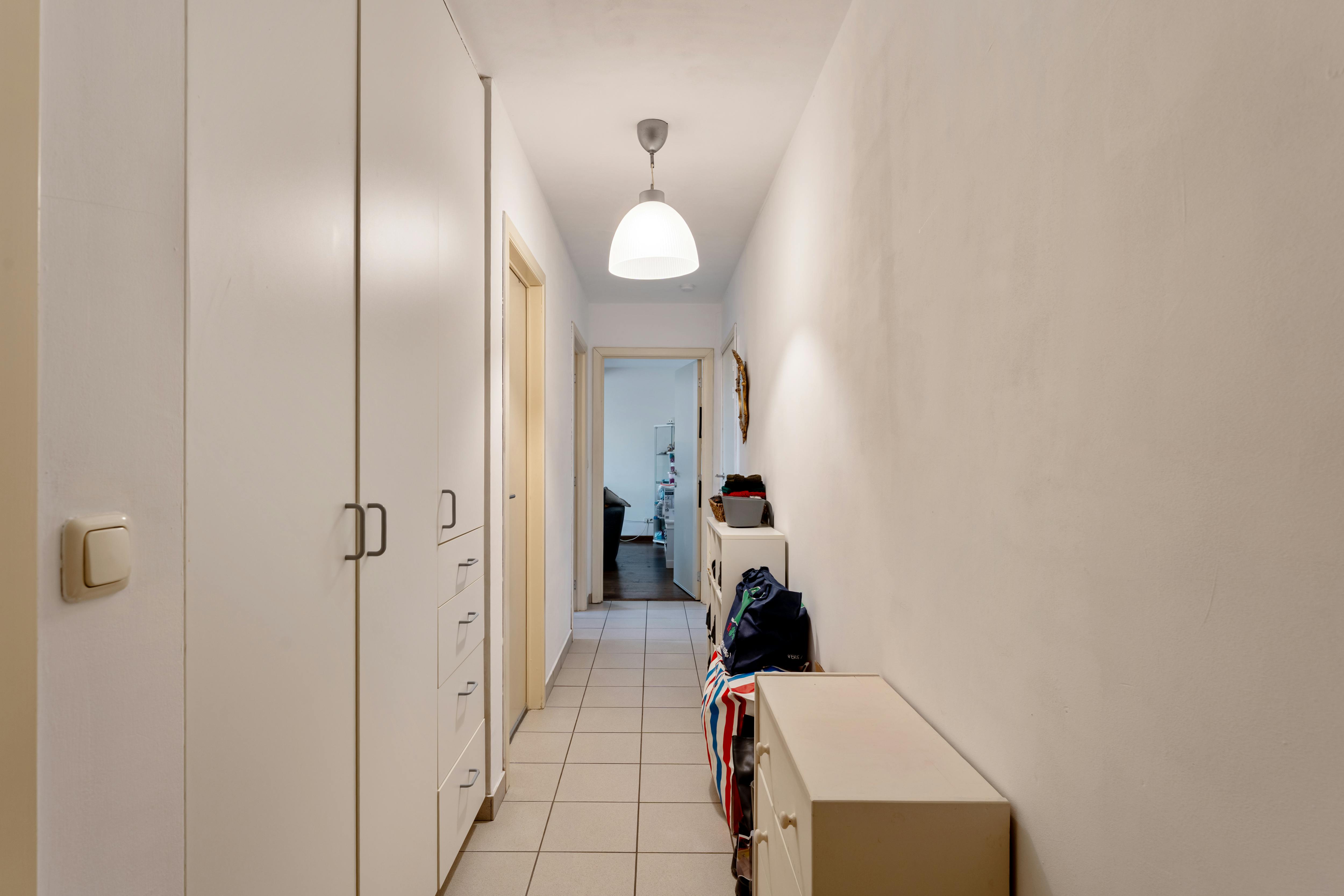 Instapklaar appartement met twee terrassen in het centrum van Genk foto 9