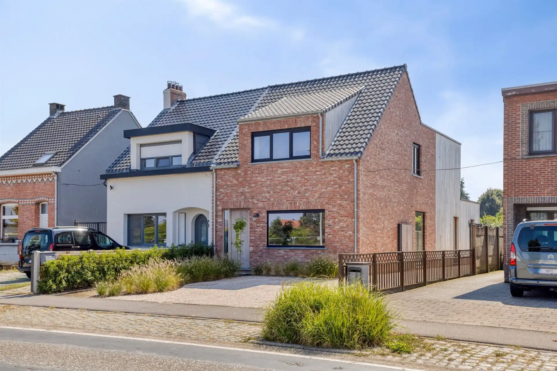 Prachtig gerenoveerde woning met 3 slpk's te Nijlen. foto {{pictureIndex}}