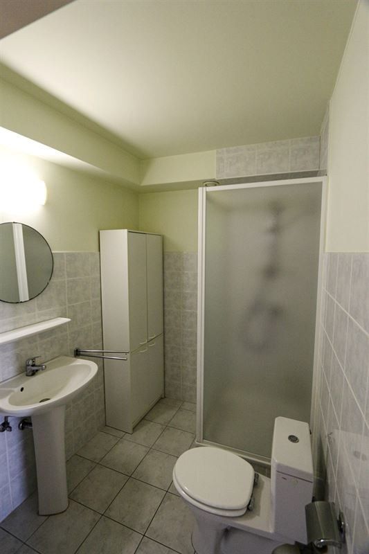 Gemeubelde studio met ruim terras te koop in Bredene foto 7