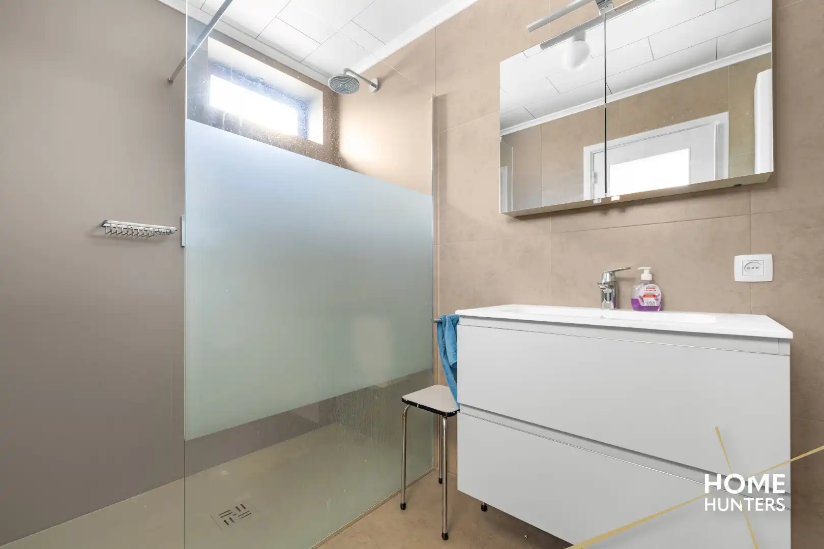 Ruime woning op een uitstekende locatie met 4 slaapkamers, een ruime zolder en een mogelijkheid om een garage te plaatsen foto 11