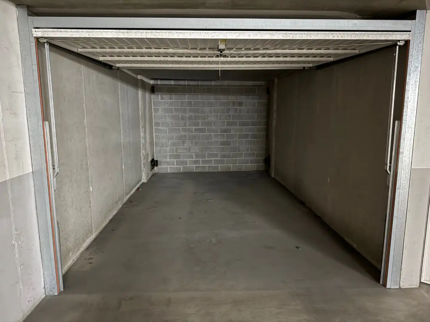 RES. J. STÜBBENPARK - GESLOTEN GARAGEBOX - DUINBERGEN foto 5