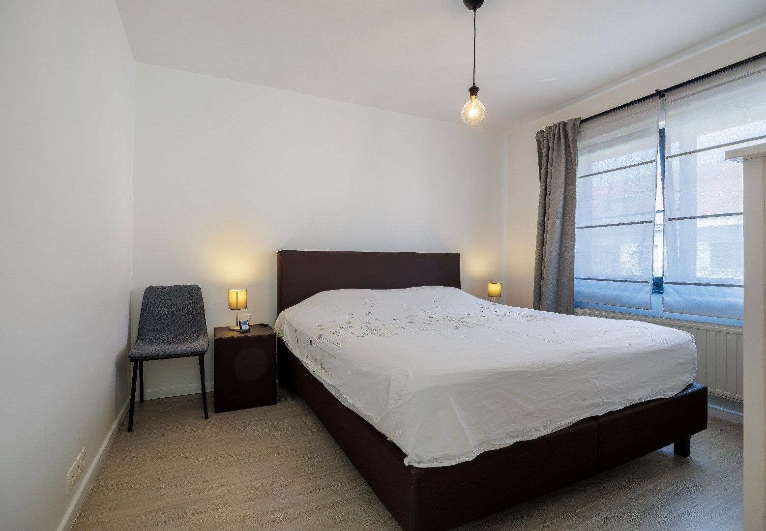 Top gerenoveerde woning met uitzonderlijke lichtinval in het hartje van Heist foto 12