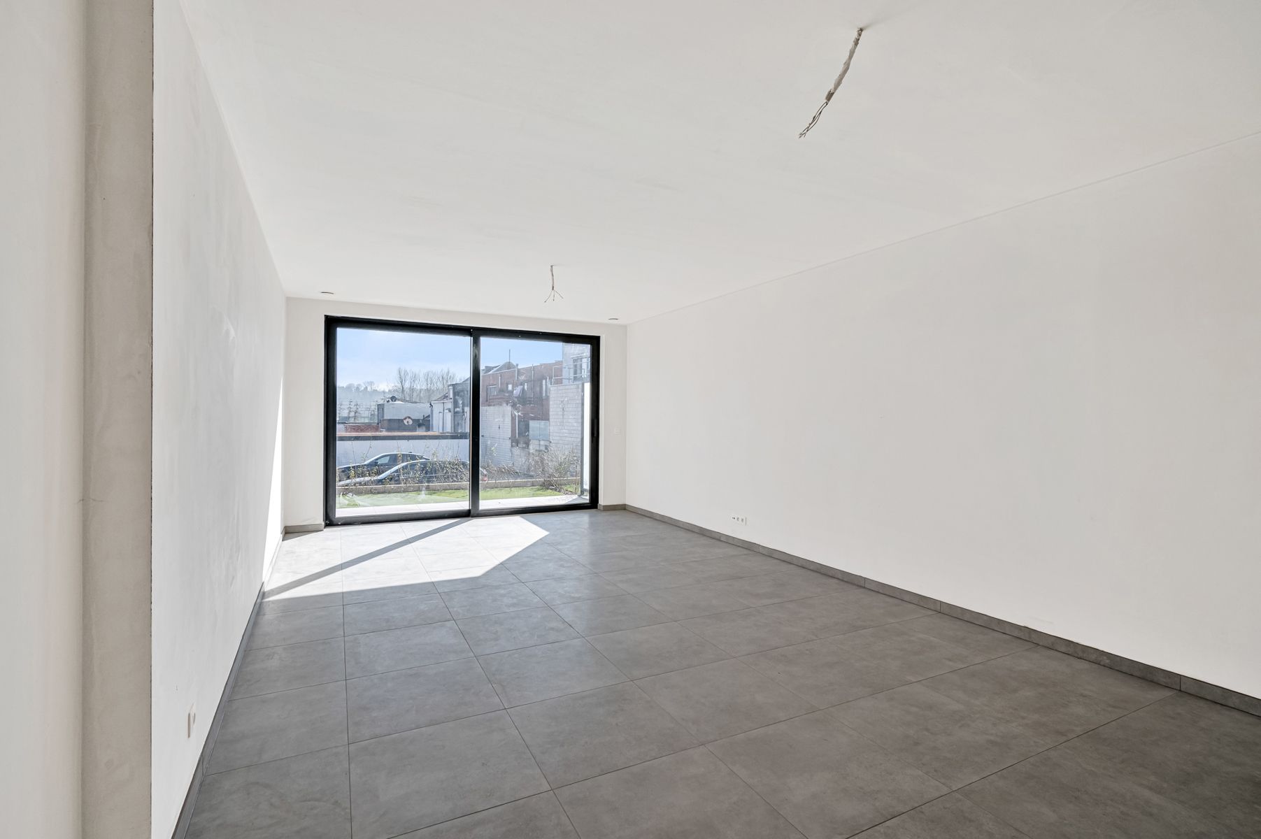 Gelijkvloers appartement met terras en tuin foto 4