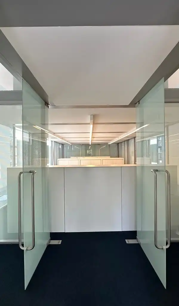 Ingedeeld kantoor te huur in standalone kantoorgebouw in Deurle foto 13