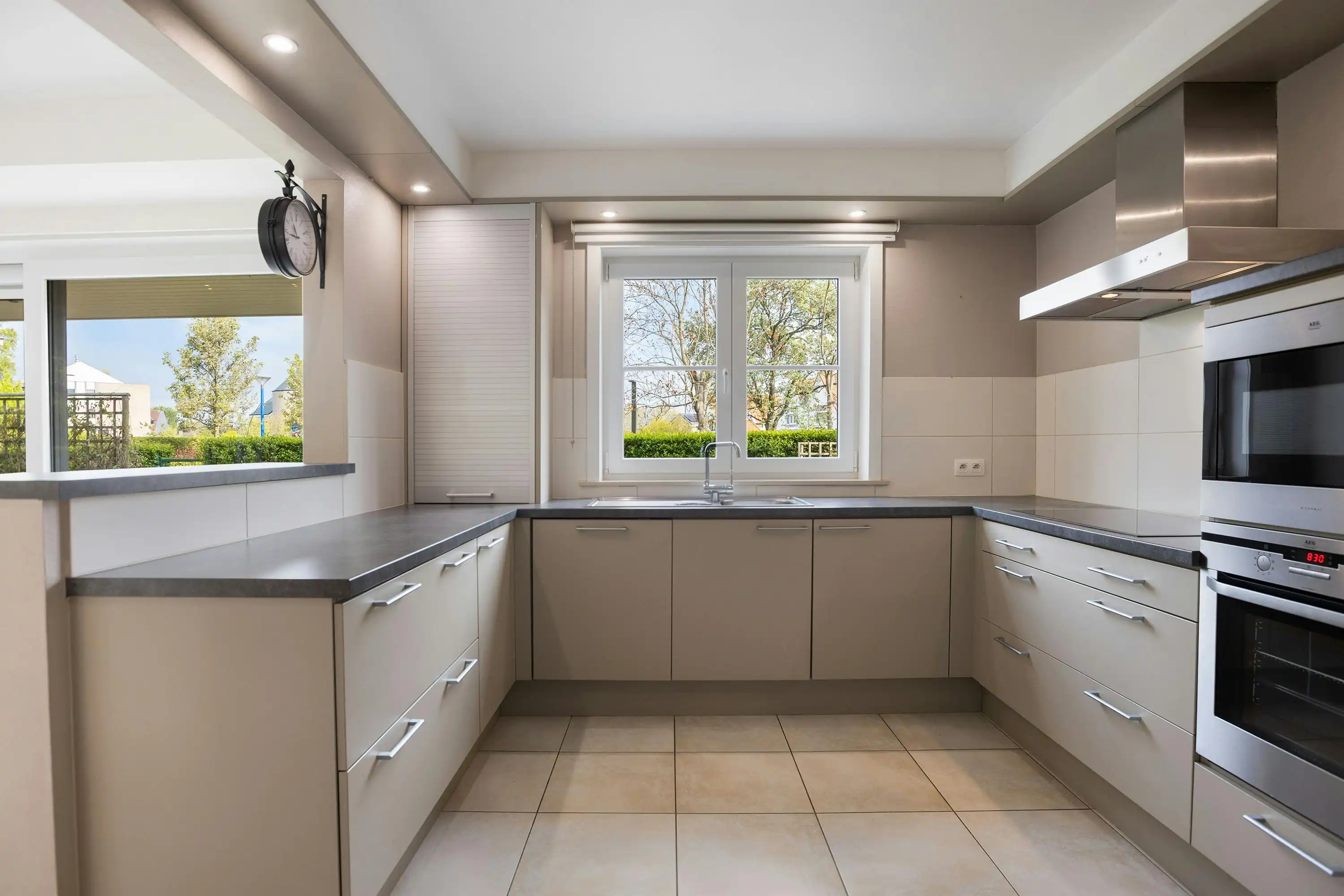 Gelijkvloers appartement (110m²) met tuin op topligging! foto 8