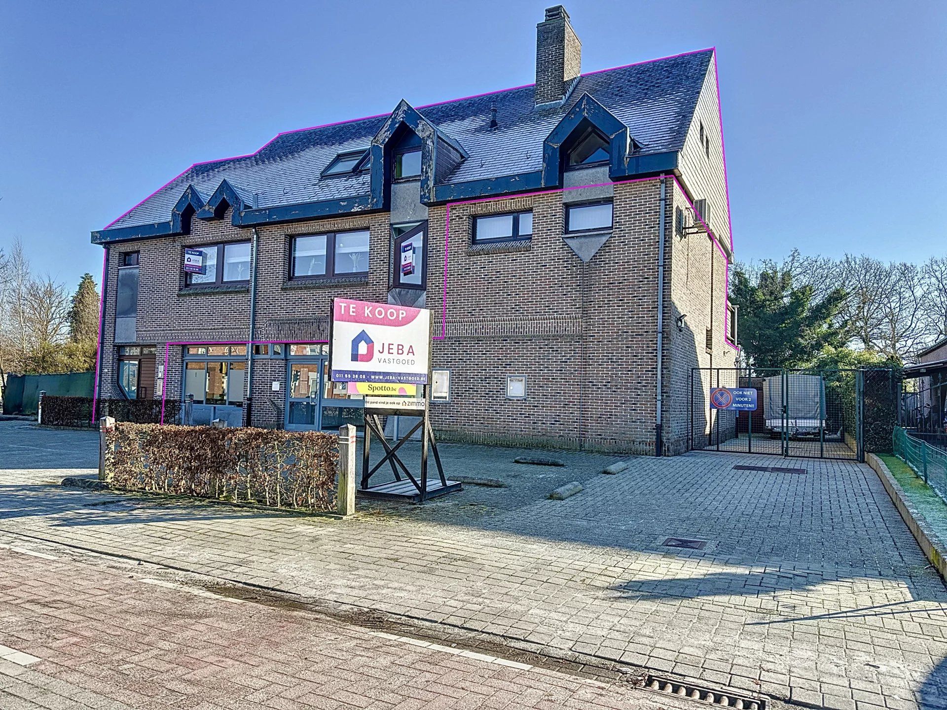 Ruim appartement met 4 slaapkamers, groot terras, tuin en garage. foto 3
