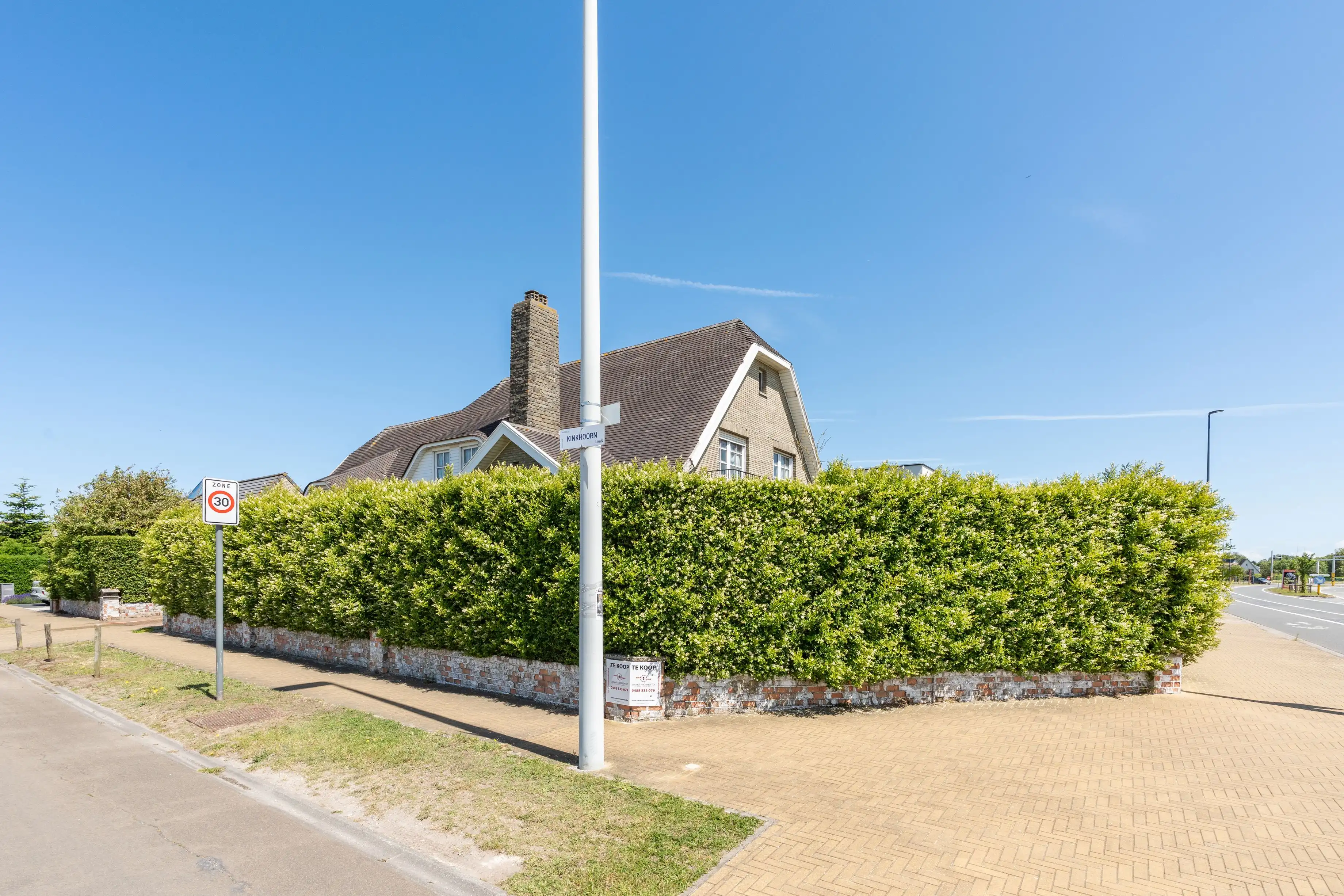 Karaktervolle villa op topligging te Oostende met uitzonderlijk renovatiepotentieel! Leef je hier uit om jouw stempel te drukken ! foto 20