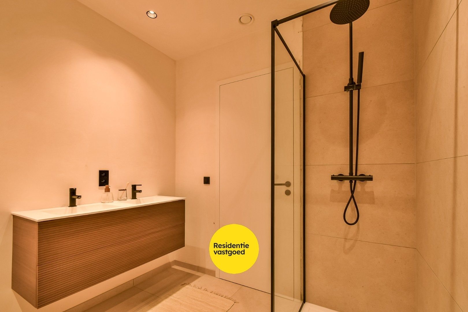 Ruime en kwalitatieve nieuwbouwwoning! foto 18