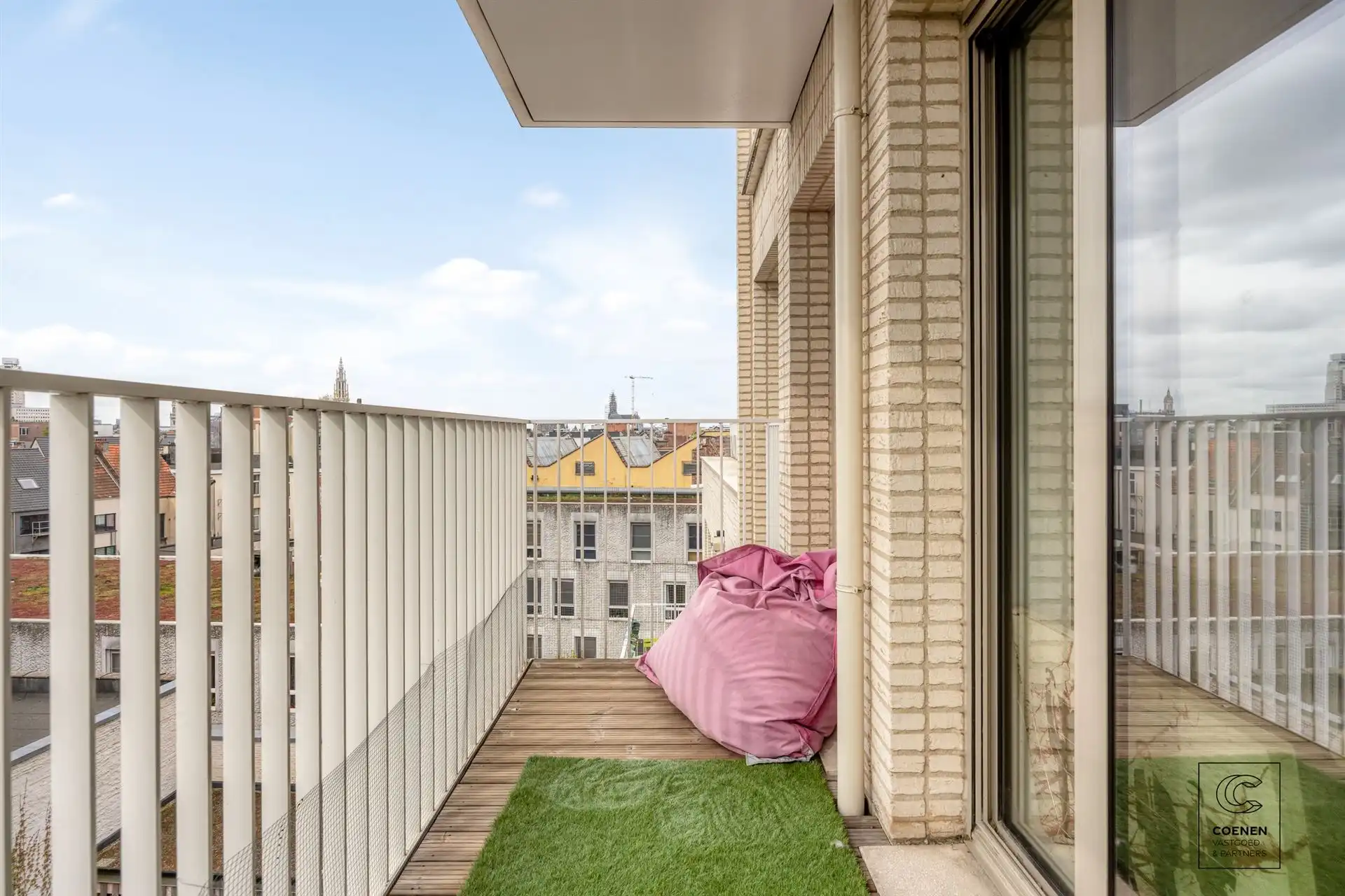 Ruim drieslaapkamer appartement op een uitstekende locatie! foto 14