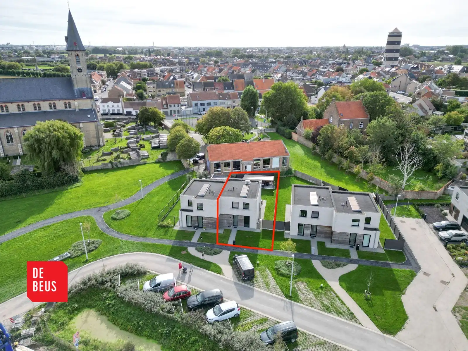 Jonge halfopen woning met 3 slpk, gezellige tuin én kwalitatieve afwerking foto {{pictureIndex}}