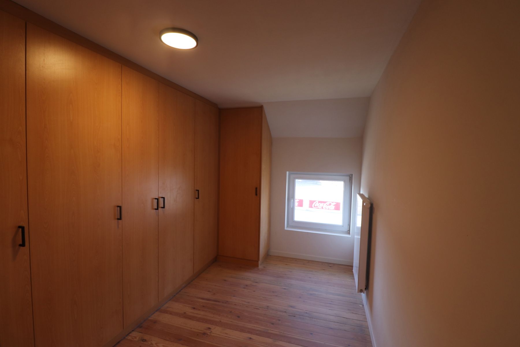 Een gerenoveerde woning met 3 slaapkamers en tuin.  foto 13