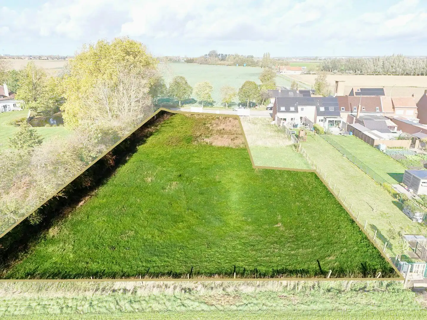 Mooi en zuidgericht stuk bouwgrond (2.461m²) voor open bebouwing foto 2