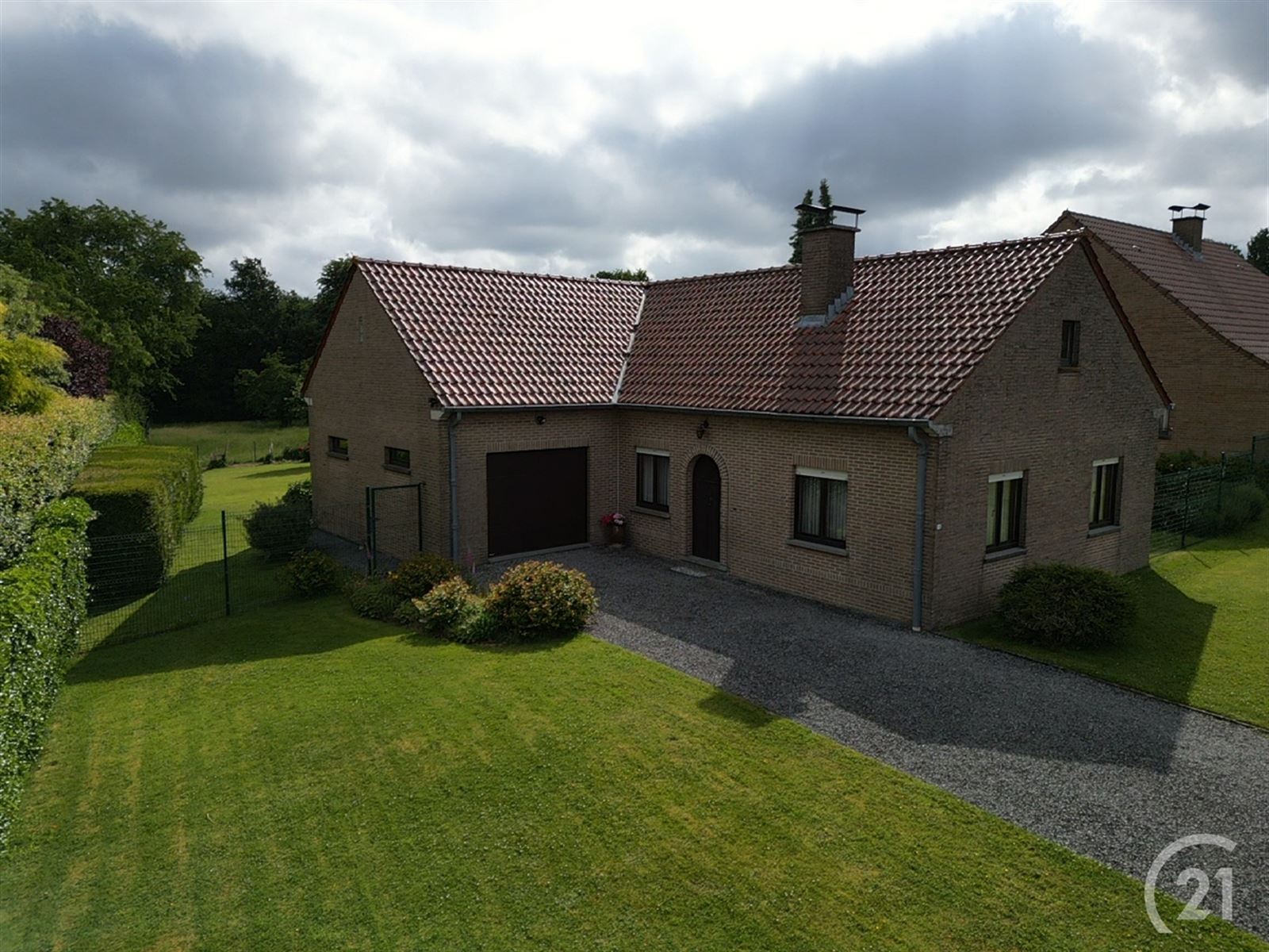 Villa met tuin op 9are74 foto {{pictureIndex}}