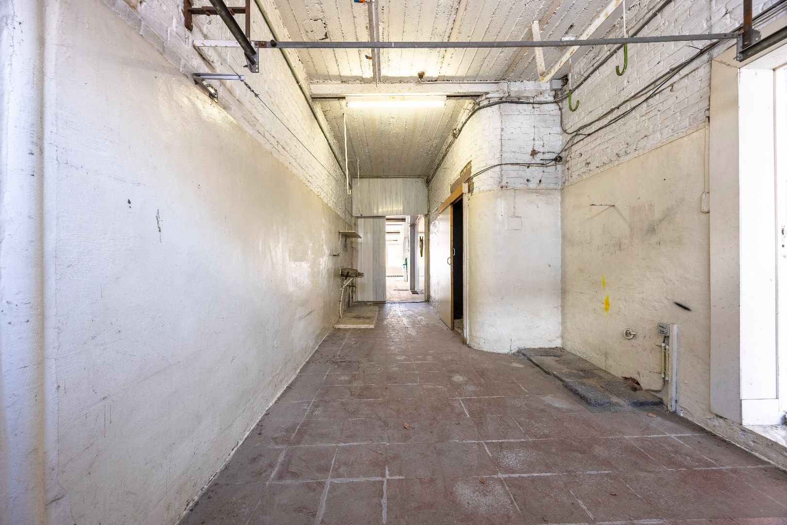 Te renoveren woning met garage en tuin  foto 17