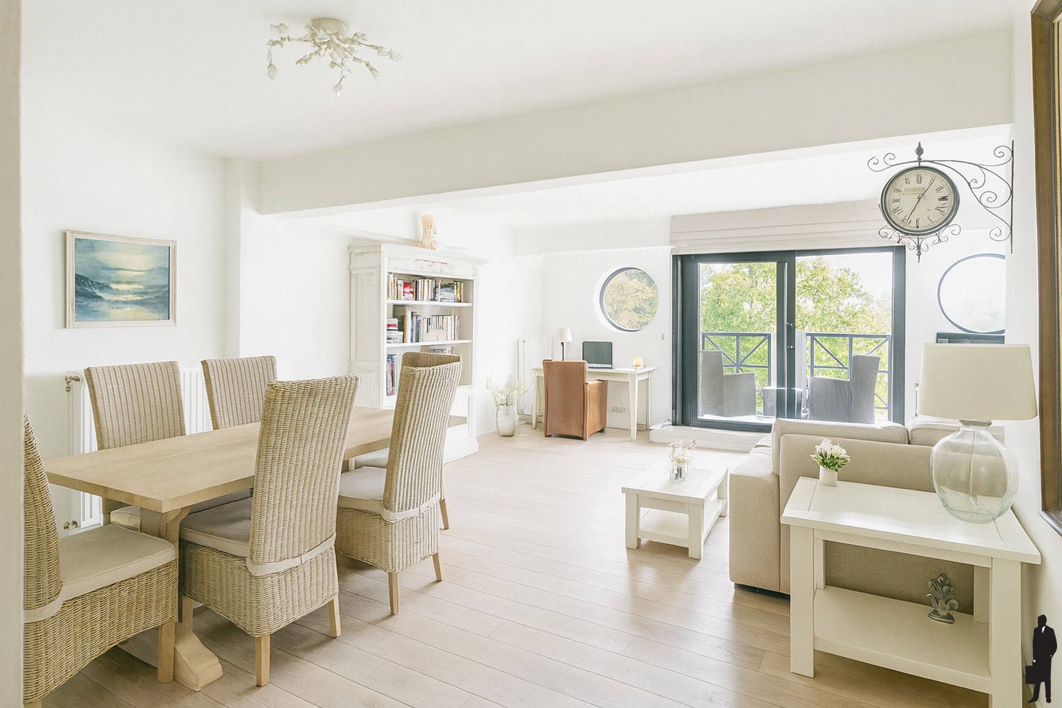 Tweeslaapkamer appartement op 7de verdieping met parkzichten foto {{pictureIndex}}