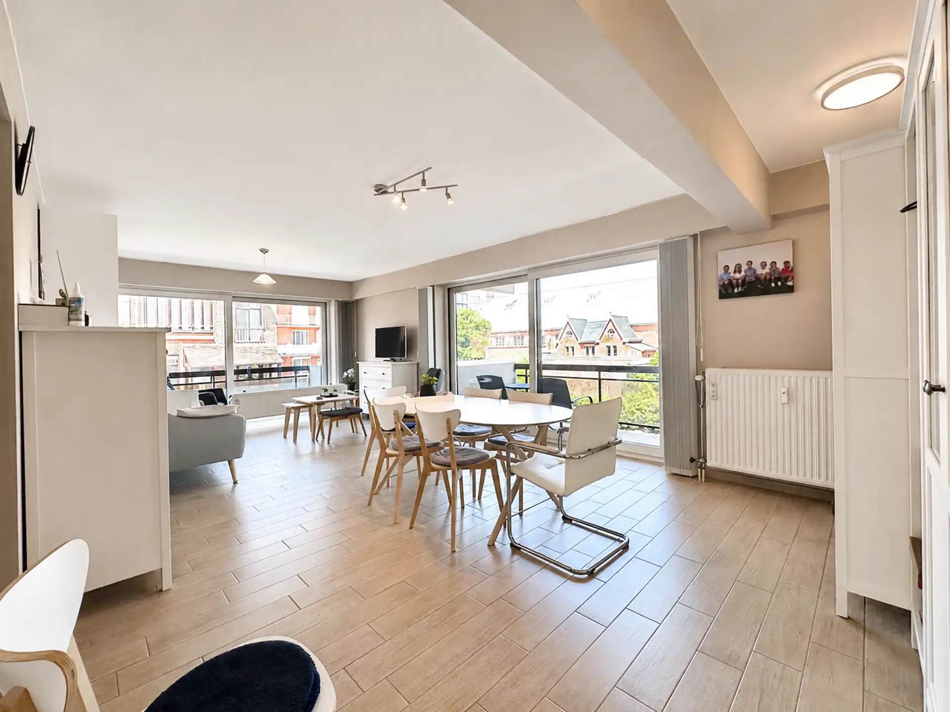 "Instapklaar appartement + garagebox vlak bij zee" foto 3