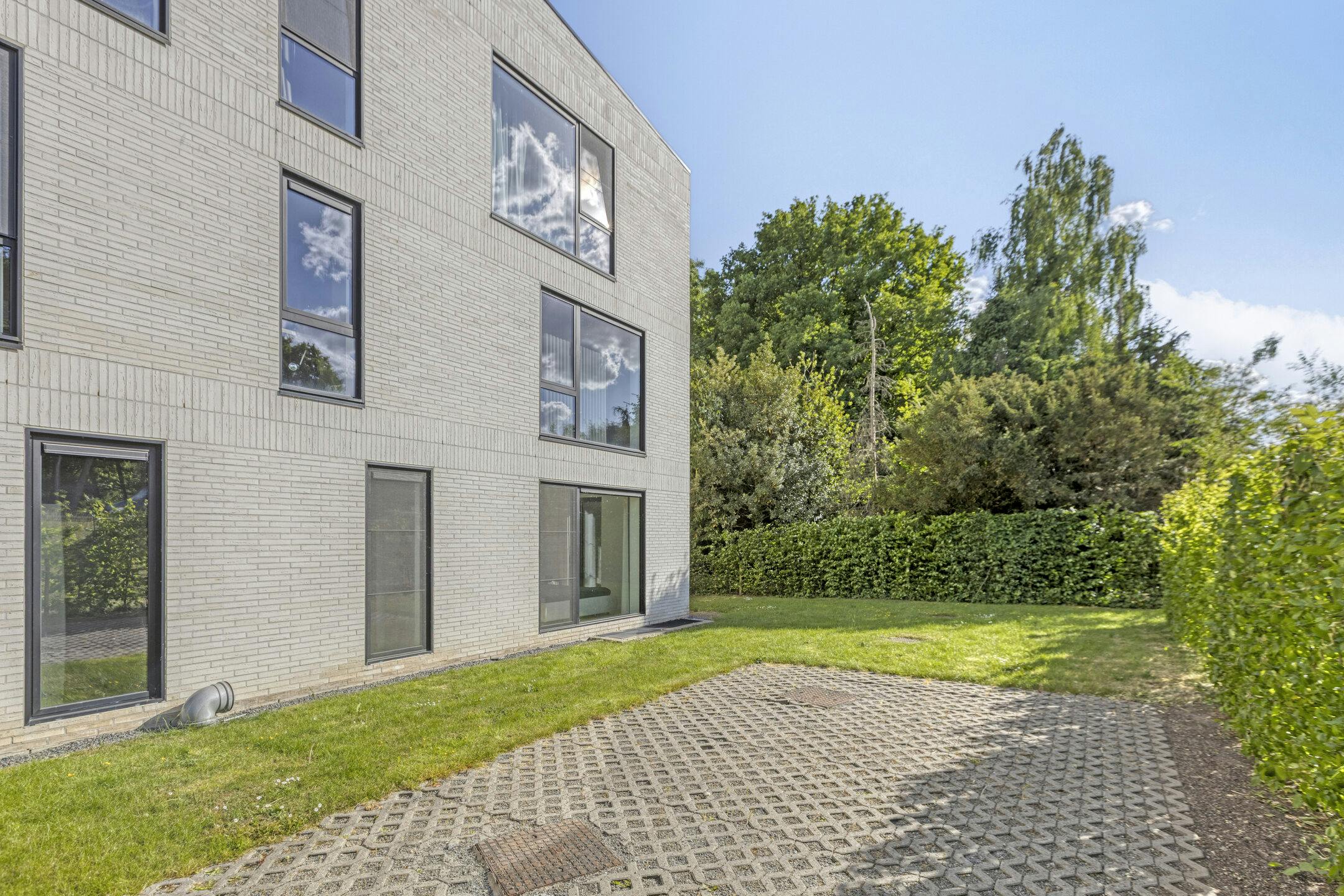 Lichtrijk & Luxueus gelijkvoersappartement in Genk foto 25