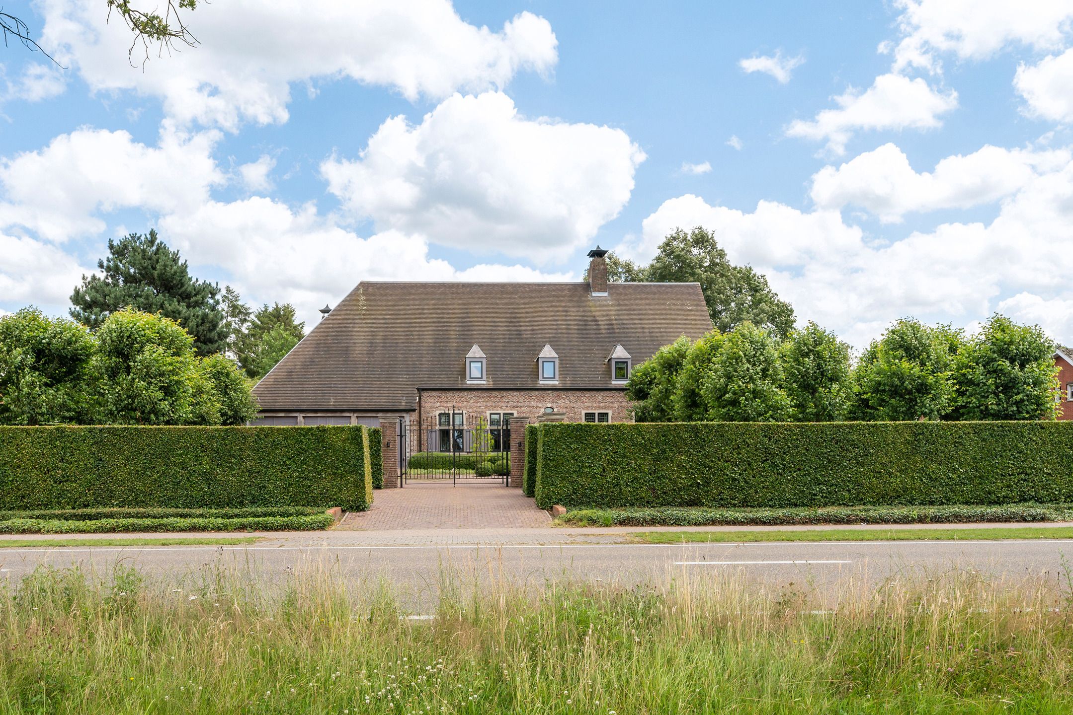 Statige villa in landelijke stijl nabij het centrum van Hoogstraten!  foto 5