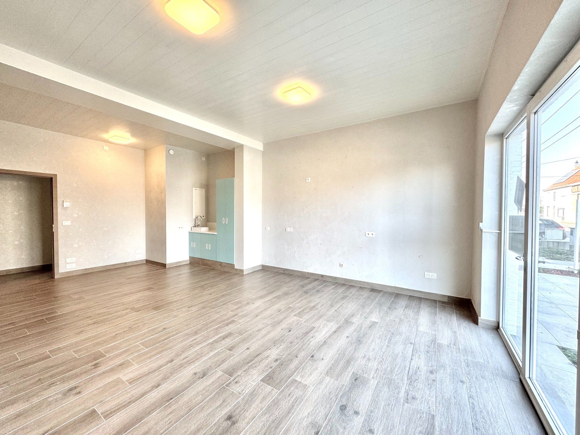 HANDELSGELIJKVLOERS + PARKING - winkel/ kantoor/ praktijk foto 4