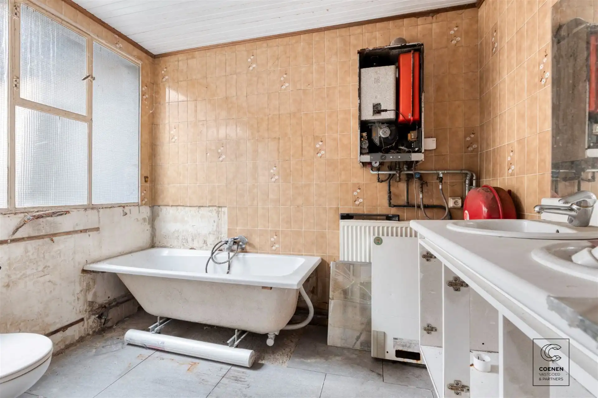 Te renoveren app. met handelsruimte op een gunstige locatie! foto 6