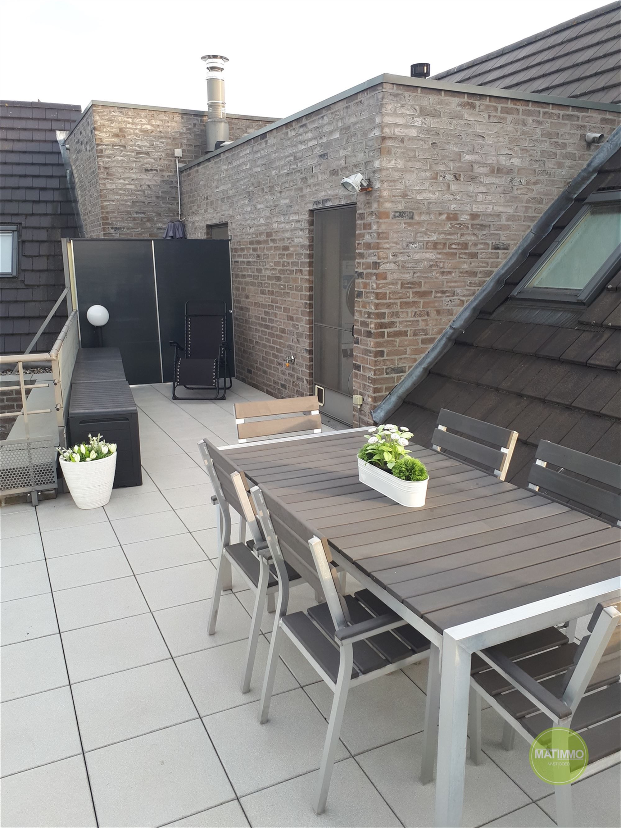 Penthouse met twee slaapkamers en ruim terras te Mol foto 4