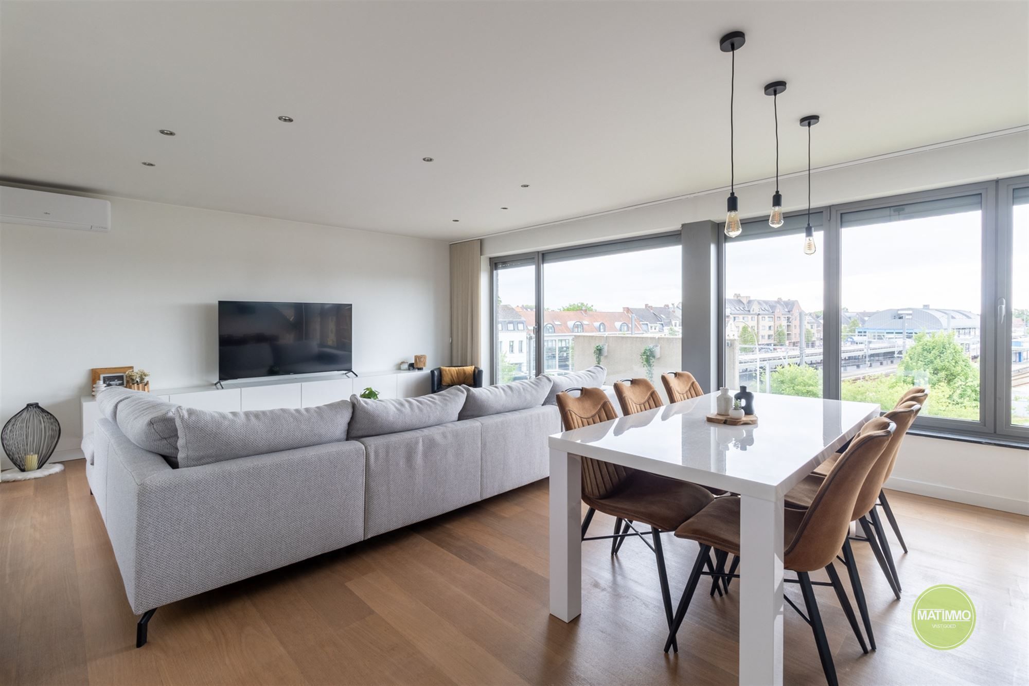 Penthouse met twee slaapkamers en ruim terras te Mol foto 4