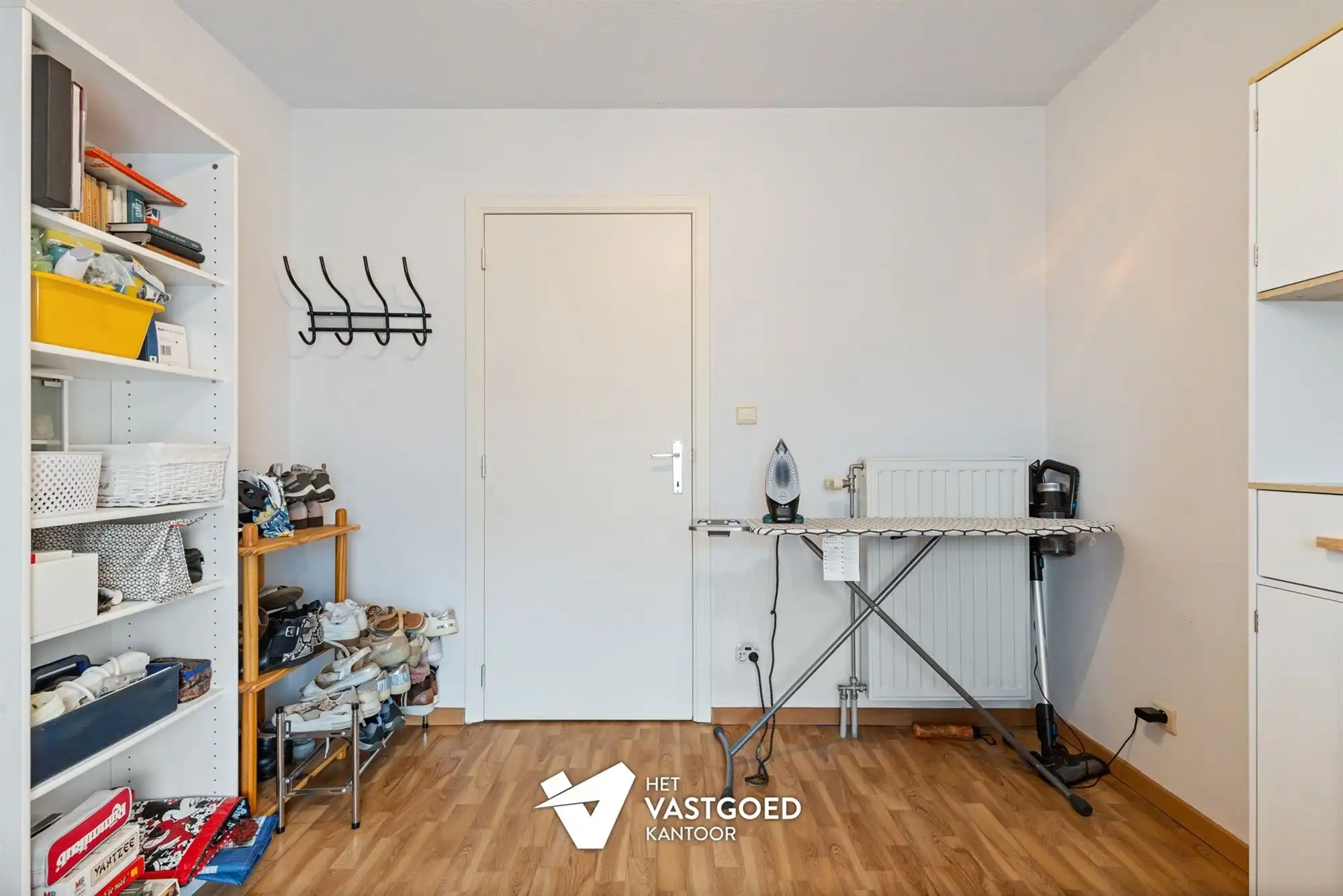 RUIM GELIJKVLOERS 2 SLAAPKAMER APPARTEMENT MET OVERDEKTE AUTOSTAANPLAATS IN BERINGEN CENTRUM foto 13