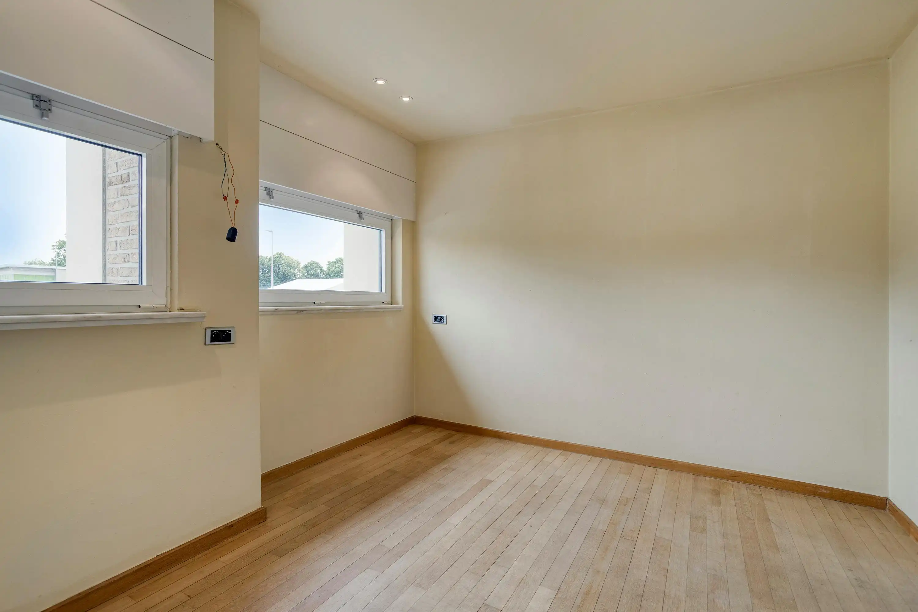 Instapklaar huis met 4 kamers en atelier te koop in Waregem foto 12