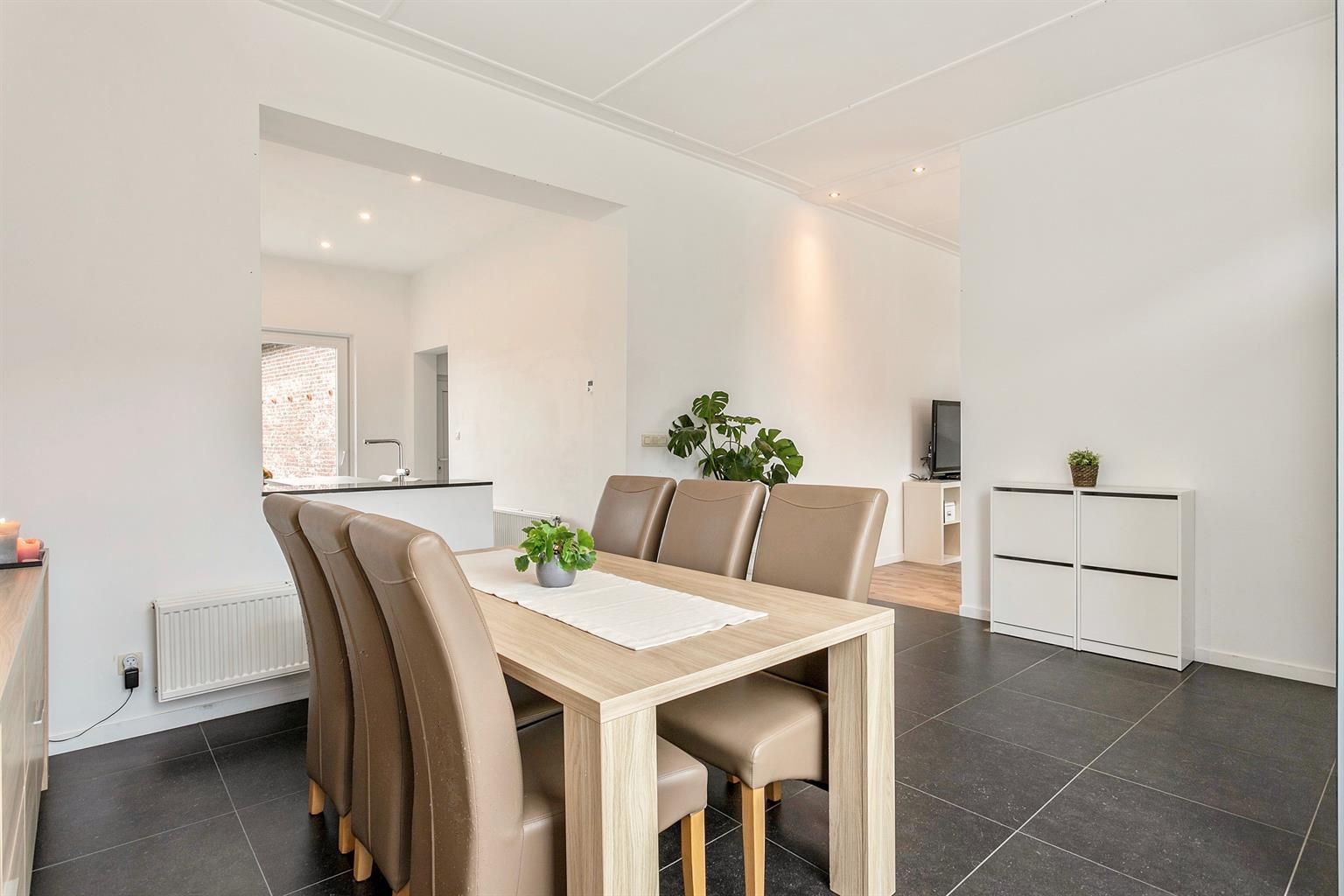 Mooie gerenoveerde woning met tuin in Boutersem foto 2