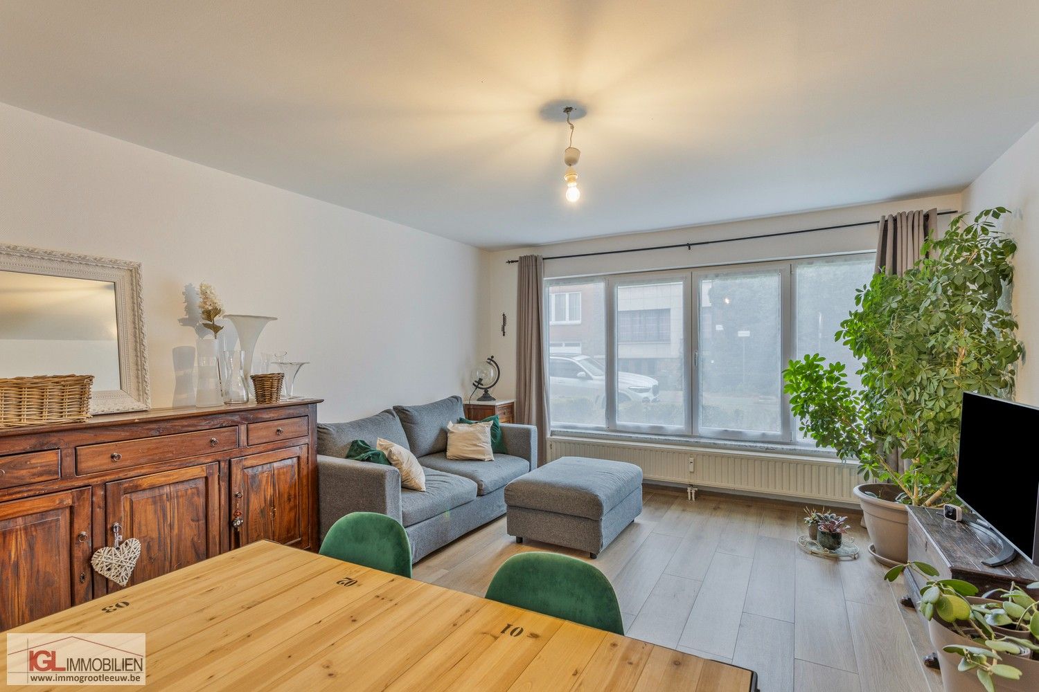 Gerenoveerd gelijkvloersappartement met 1 slaapkamer en 2 autostaanplaatsen foto 5