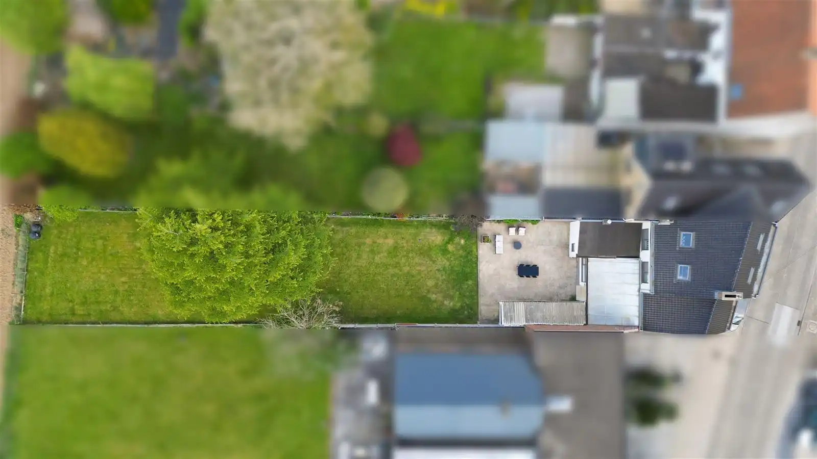 Ruime gezinswoning met grote tuin in Denderhoutem! foto 2