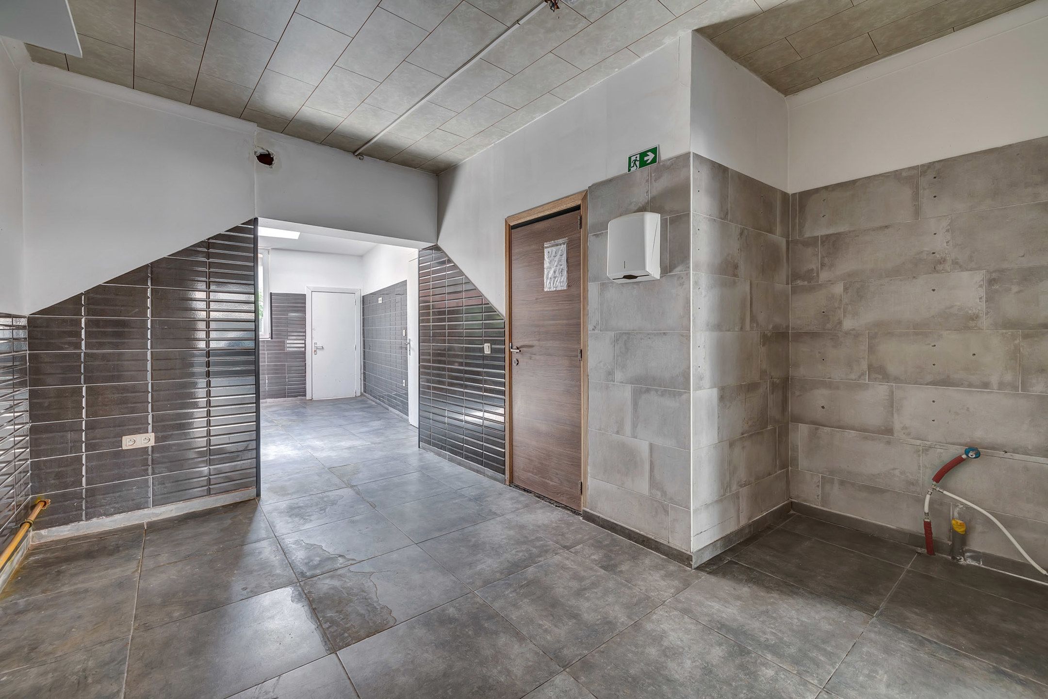 Instapklare handelsruimte met ruim triplex appartement  foto 25