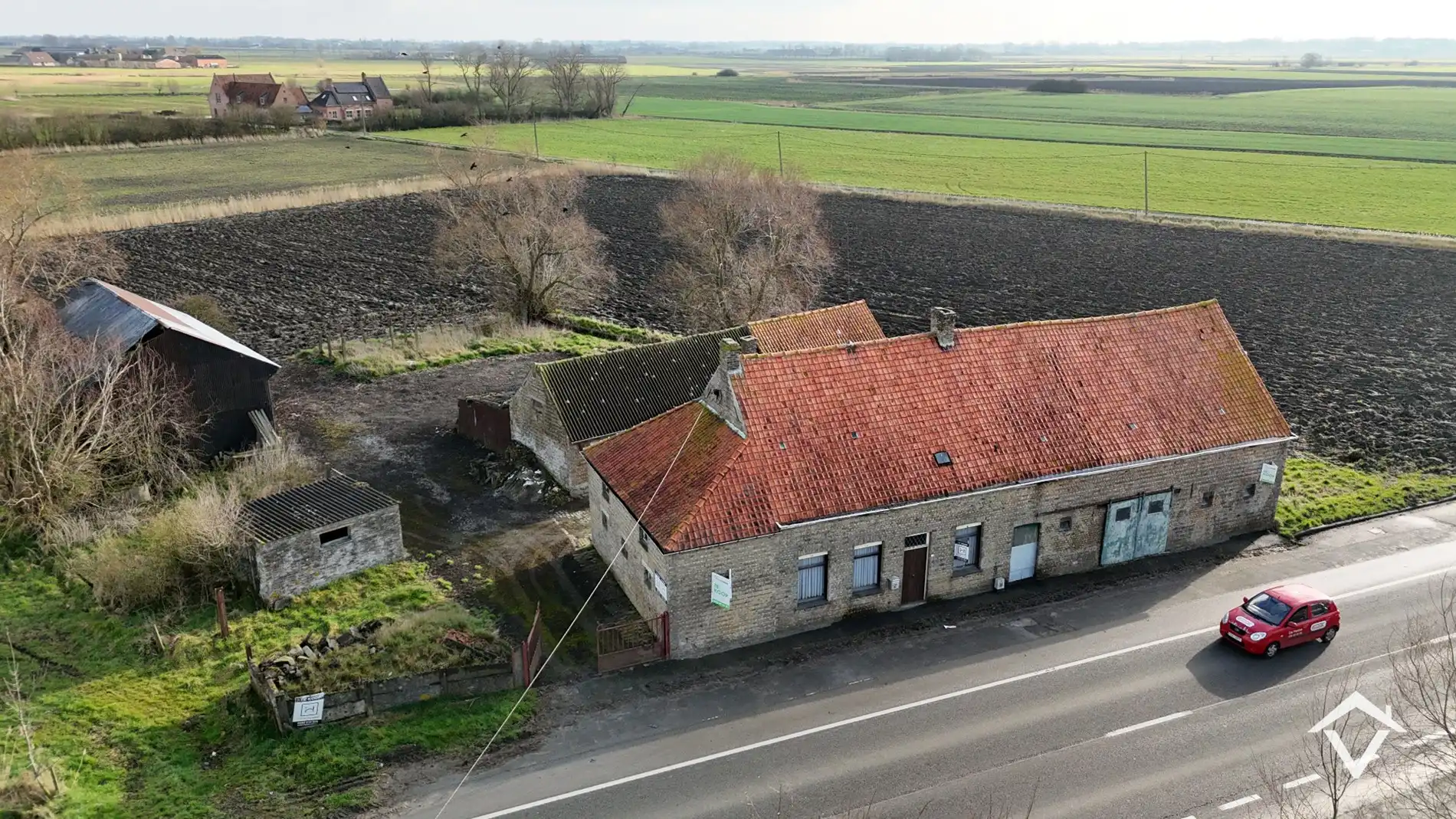 Te herbouwen of te slopen hoeve op ruim perceel in landelijke omgeving foto 12