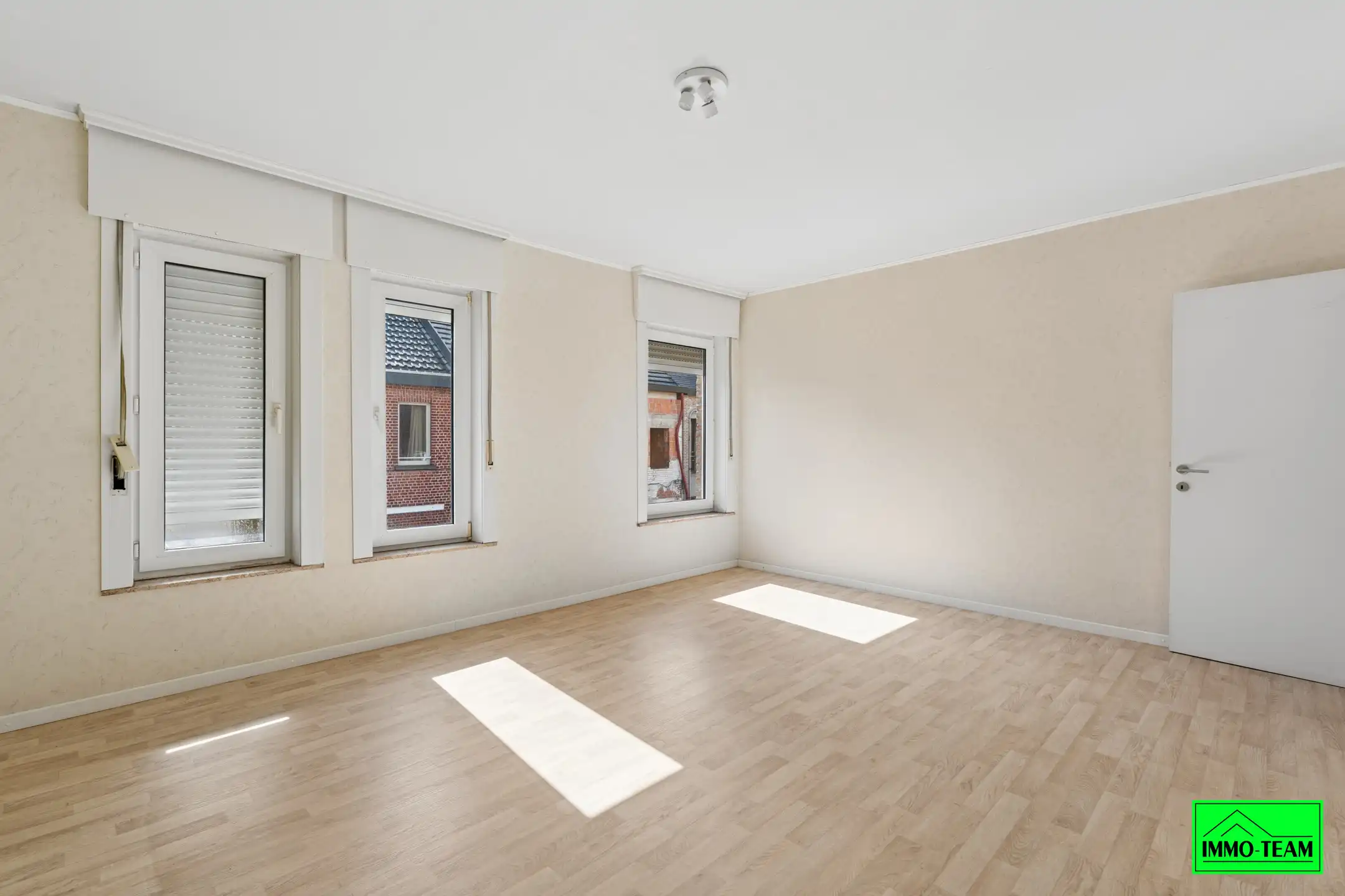 Deels gerenoveerde gezinswoning met potentieel  foto 17